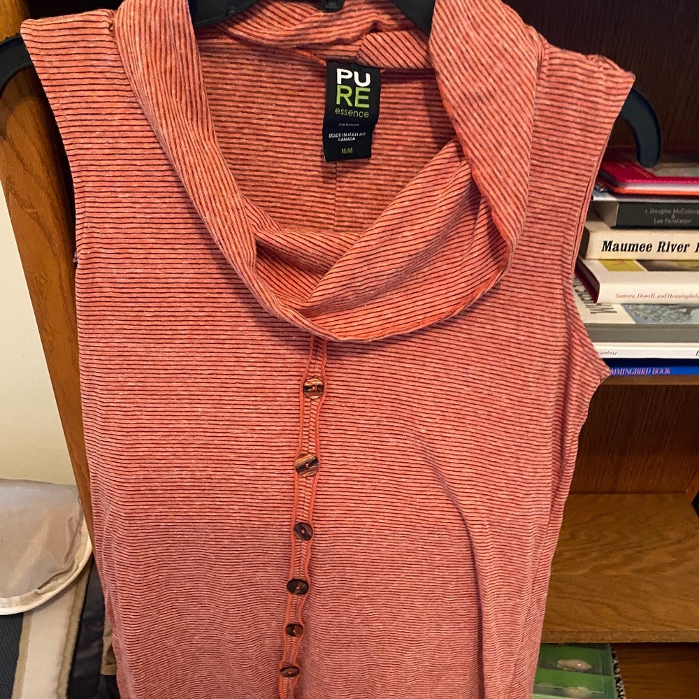 🚺📐Pure Essence cowl neck sleeveless top